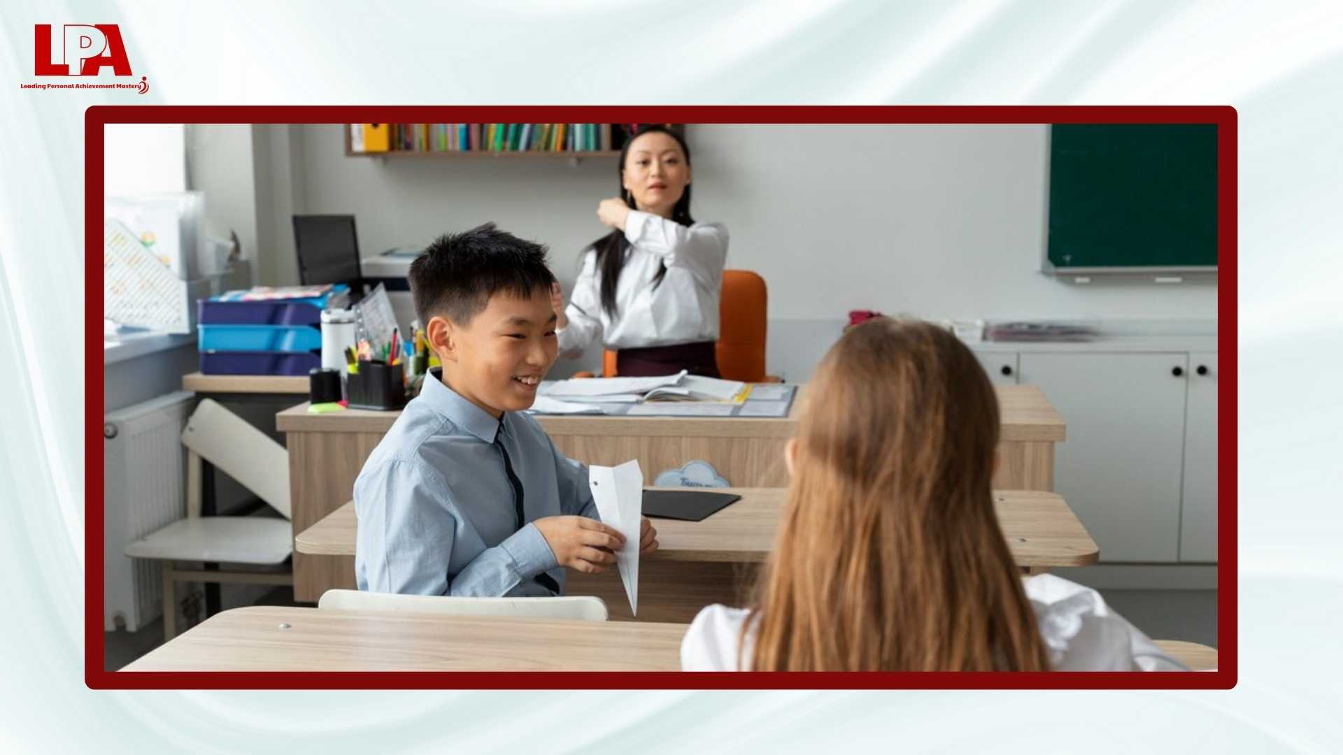 Tu-tin-toa-sang-trong-moi-tinh-huong-nho-hoc-Tieng-Anh-giao-tiep-online-voi-Tieng-Anh-Khai-van