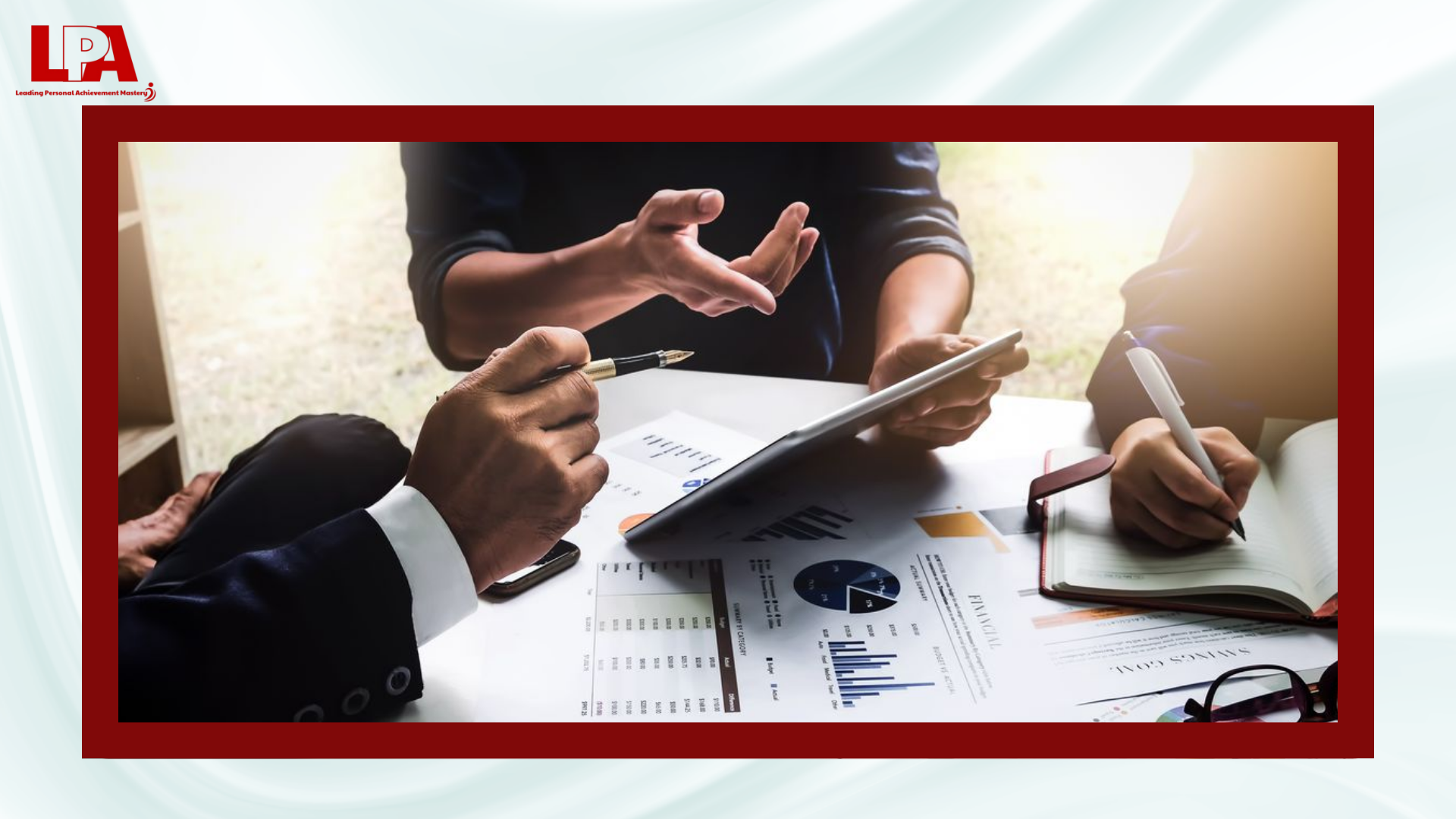 Mẫu câu và từ vựng Tiếng Anh viết email: Yêu cầu thông tin